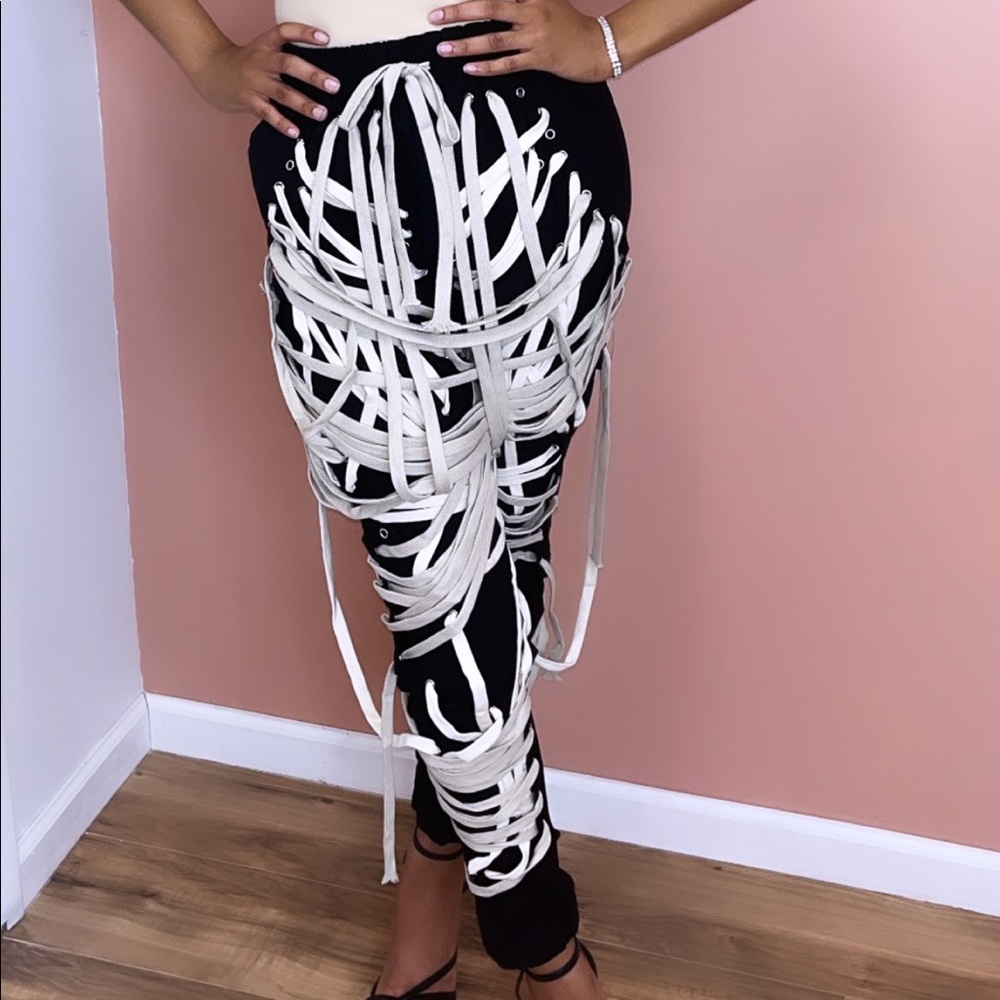 String pants - Picture 3 of 6
